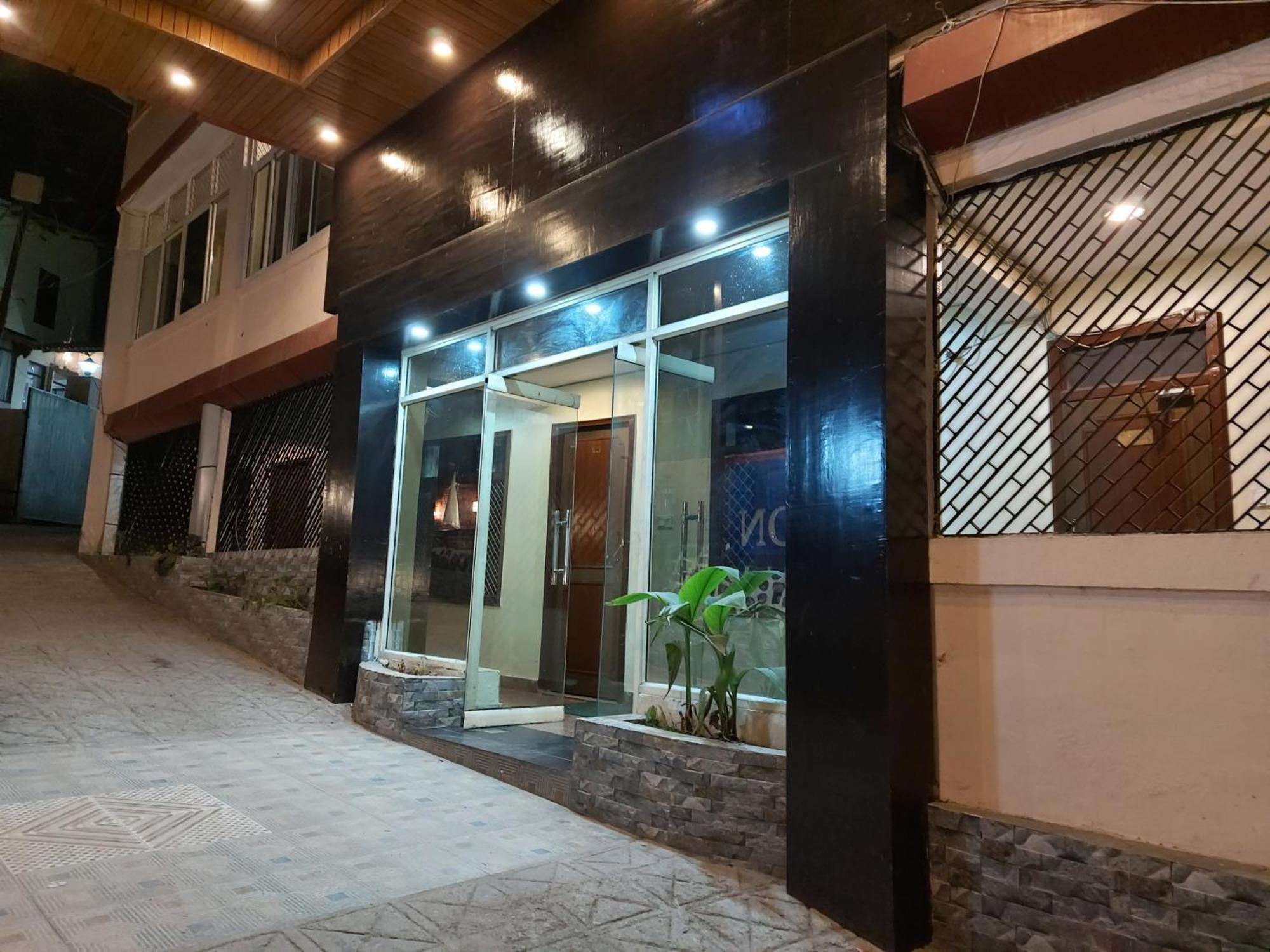 Goroomgo Moon Nainital Near Naini Lake - Parking & Lift Facilities -Hygiene And Spacious Room - Best Seller Exterior photo
