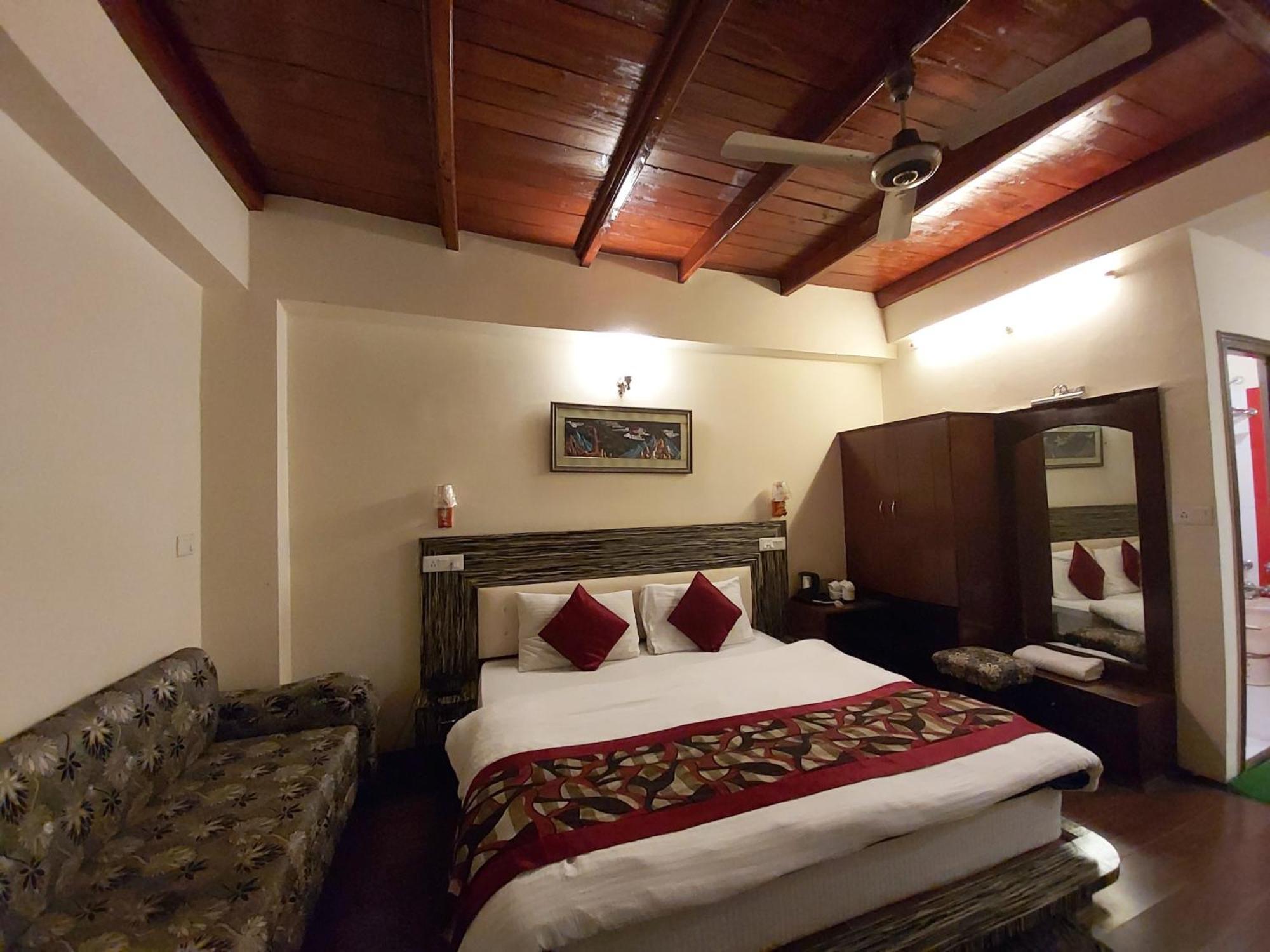 Goroomgo Moon Nainital Near Naini Lake - Parking & Lift Facilities -Hygiene And Spacious Room - Best Seller Exterior photo