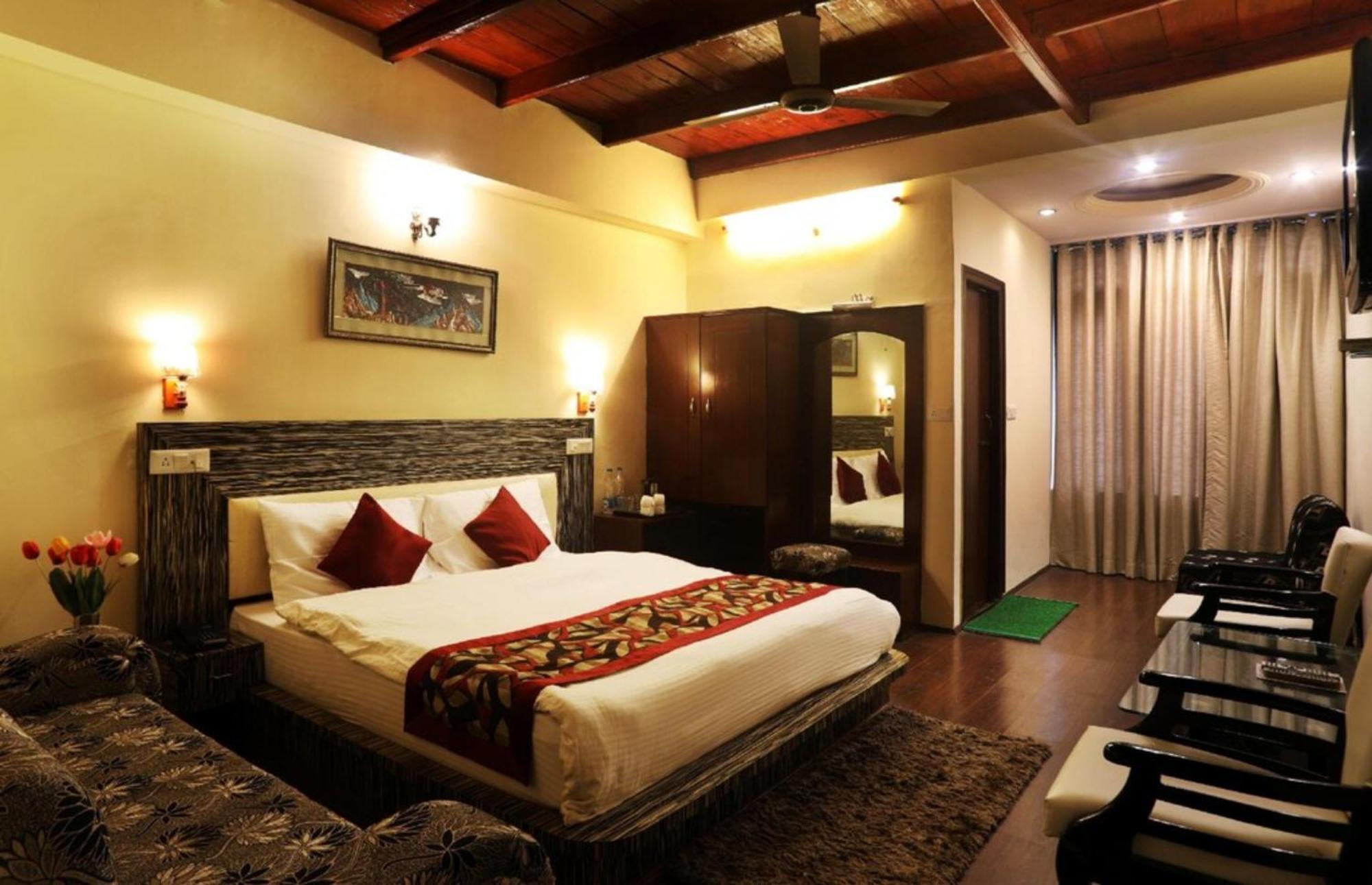 Goroomgo Moon Nainital Near Naini Lake - Parking & Lift Facilities -Hygiene And Spacious Room - Best Seller Exterior photo