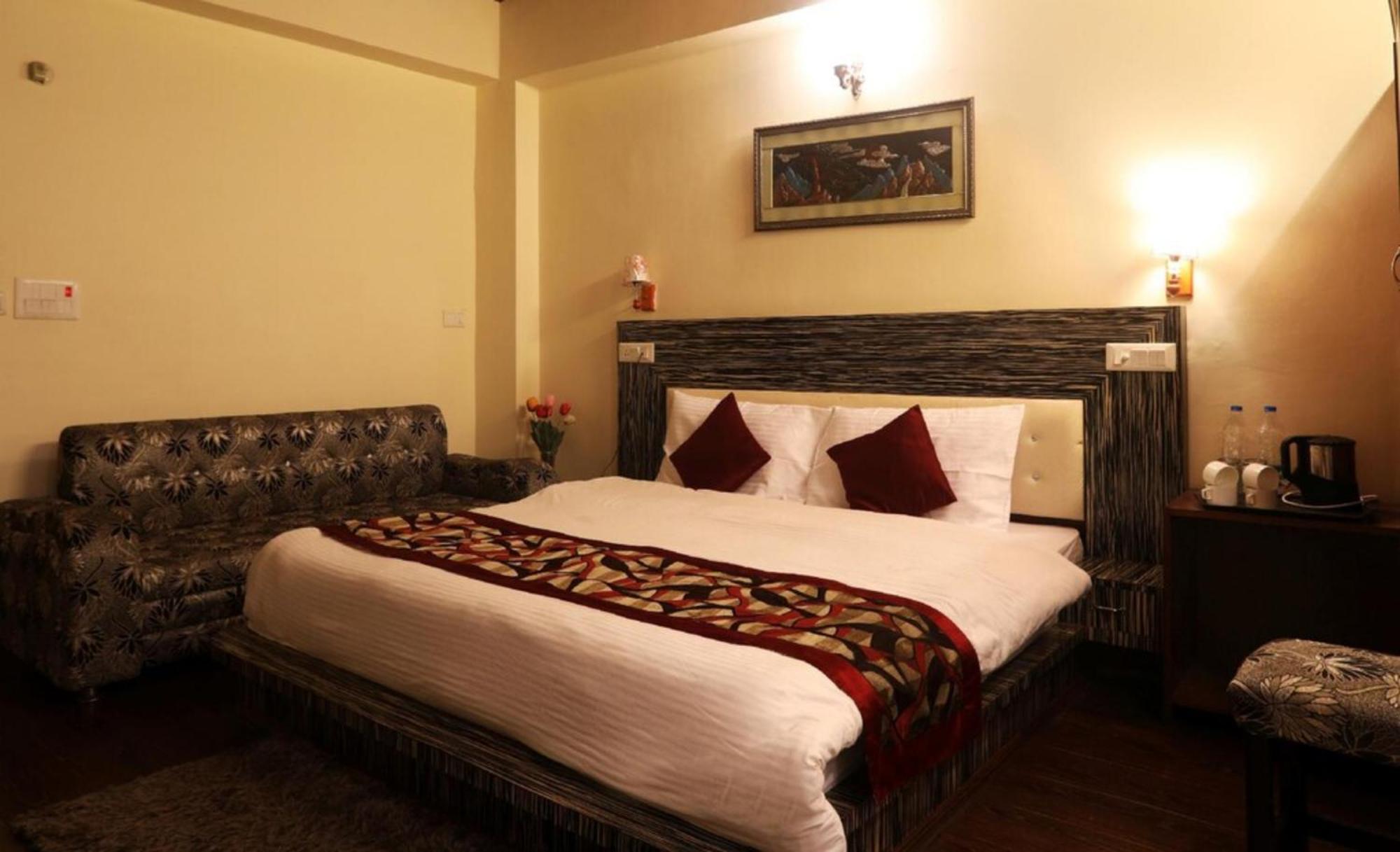 Goroomgo Moon Nainital Near Naini Lake - Parking & Lift Facilities -Hygiene And Spacious Room - Best Seller Exterior photo